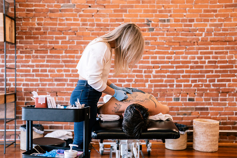 Dr. JJ Thomas providing back pain treatment to a patient